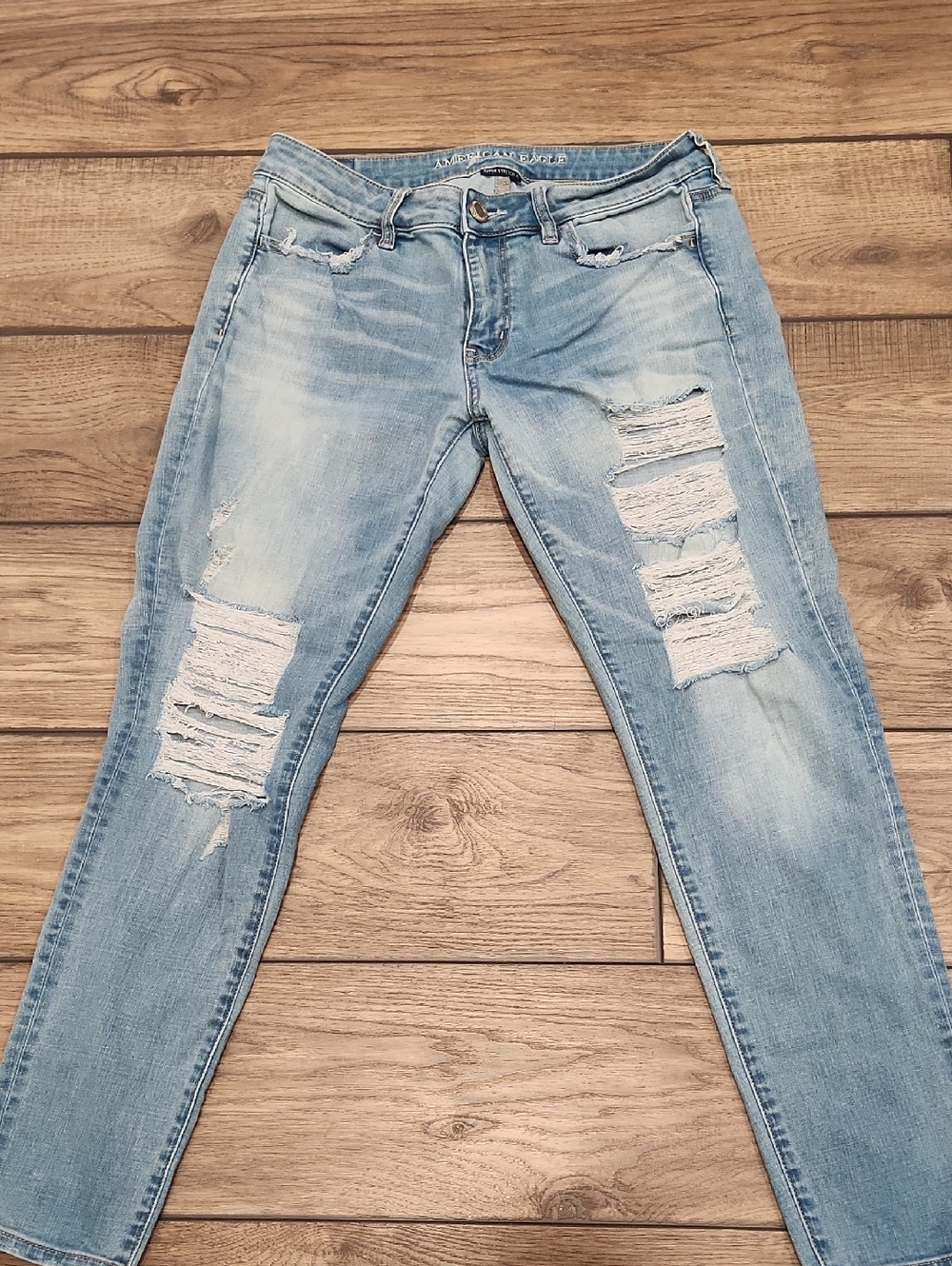 American Eagle Outfitters Light Blue Distressed Skinny Jeans